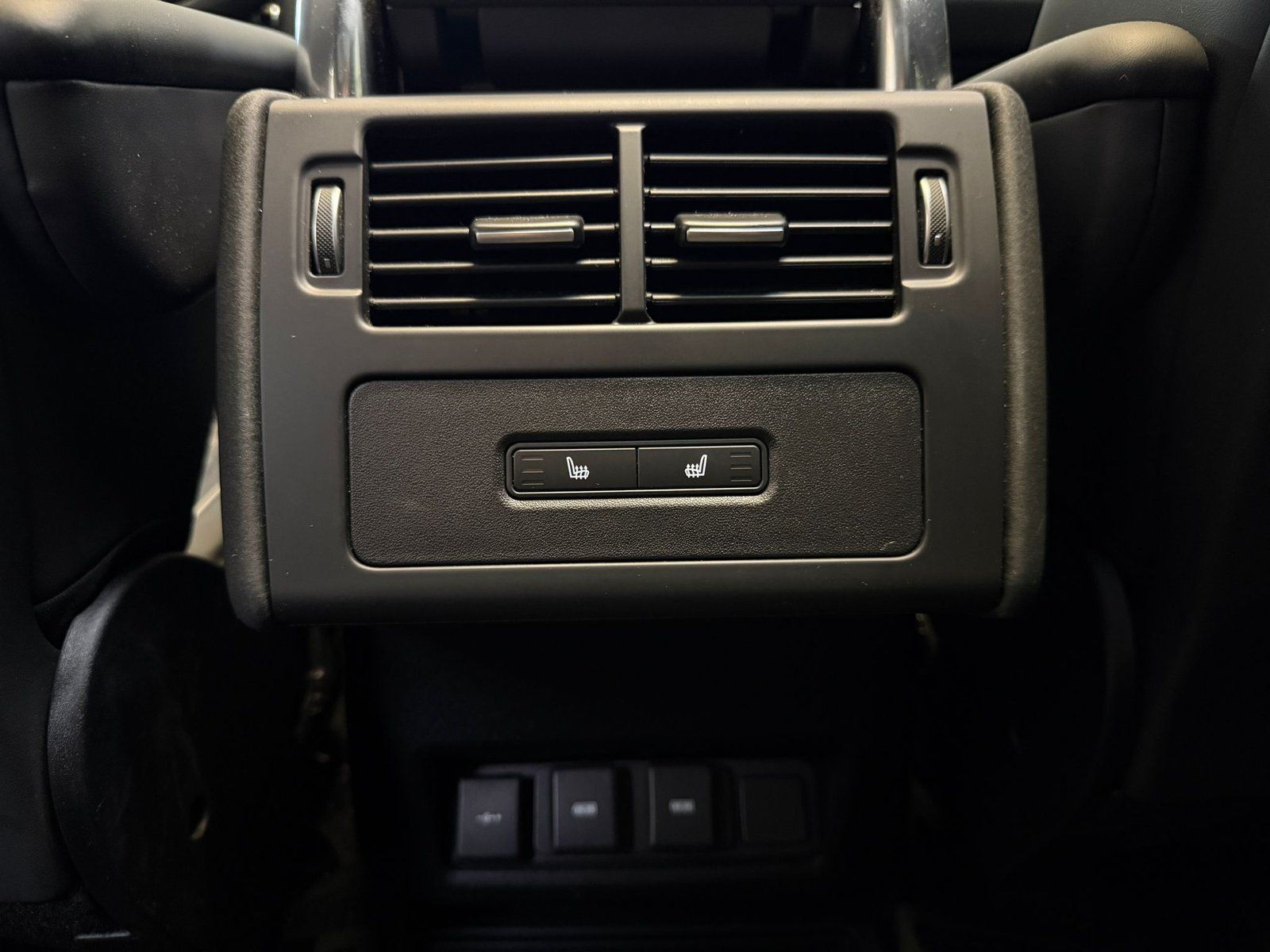 Fahrzeugabbildung Land Rover 5 Dynamic HSE D300 AWD 7SITZER+PANO+STDHZ+HUD