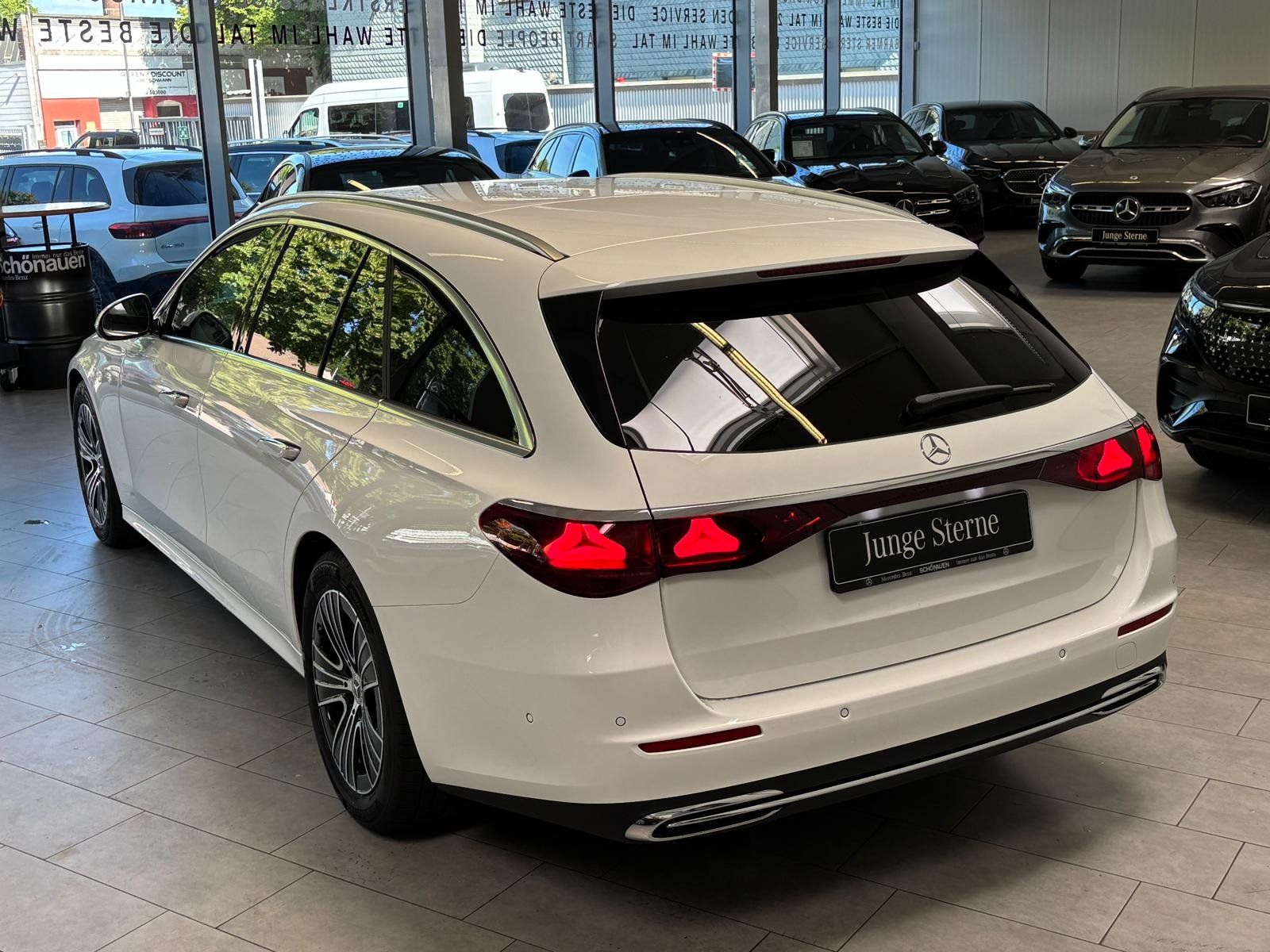 Fahrzeugabbildung Mercedes-Benz E 220 d T AVANTGARDE ADVPLUS+STDHZ+HUD+FAP+