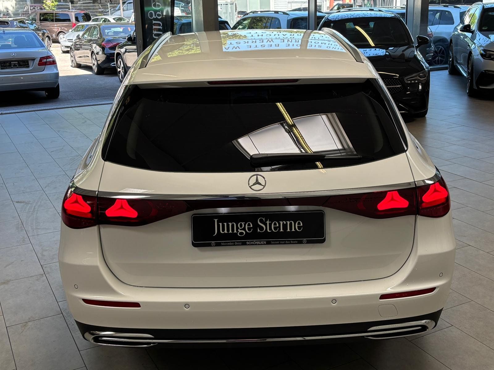 Fahrzeugabbildung Mercedes-Benz E 220 d T AVANTGARDE ADVPLUS+STDHZ+HUD+FAP+