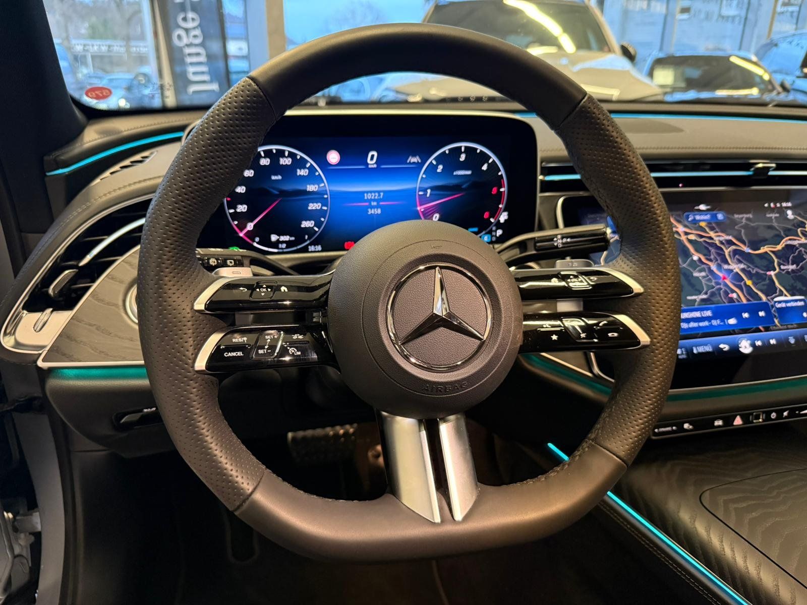 Fahrzeugabbildung Mercedes-Benz E 450 d 4M T AMG+PANO+DISTR+AHK+NIGHT+360+MEMORY