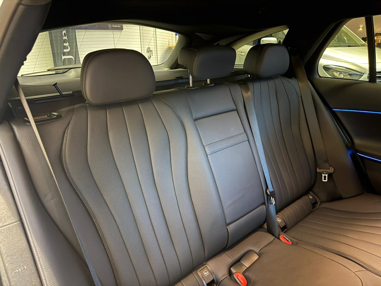 Fahrzeugabbildung Mercedes-Benz E 450 d 4M T AMG+PANO+DISTR+AHK+NIGHT+360+MEMORY