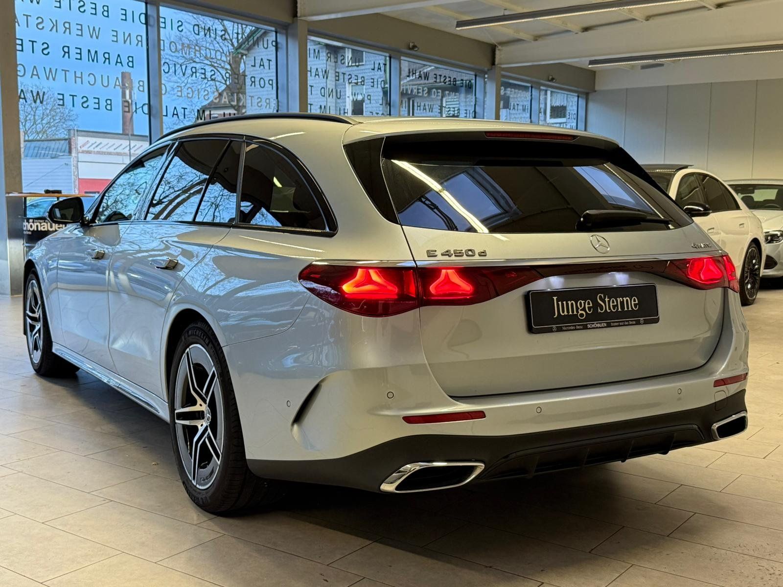 Fahrzeugabbildung Mercedes-Benz E 450 d 4M T AMG+PANO+DISTR+AHK+NIGHT+360+MEMORY