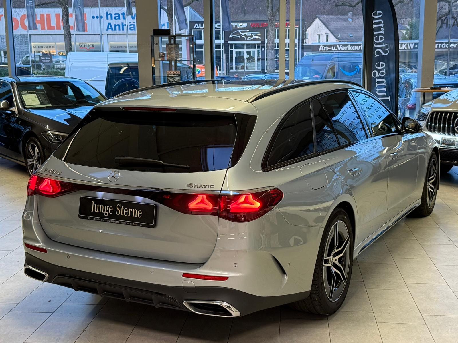 Fahrzeugabbildung Mercedes-Benz E 450 d 4M T AMG+PANO+DISTR+AHK+NIGHT+360+MEMORY