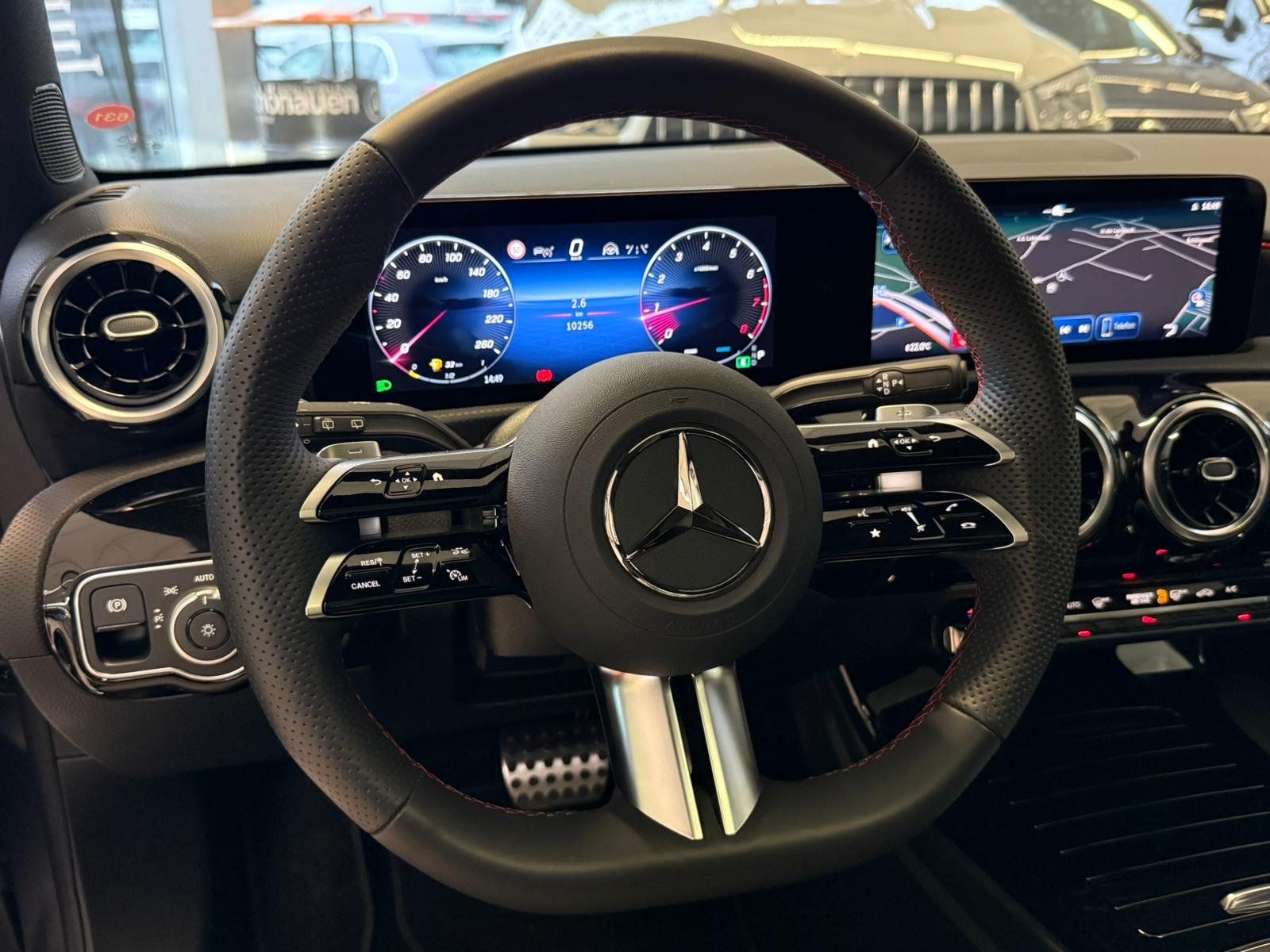 Fahrzeugabbildung Mercedes-Benz A 200 AMG+PANO+DISTR+AHK+MBEAM+NIGHT+360°+TOTW.