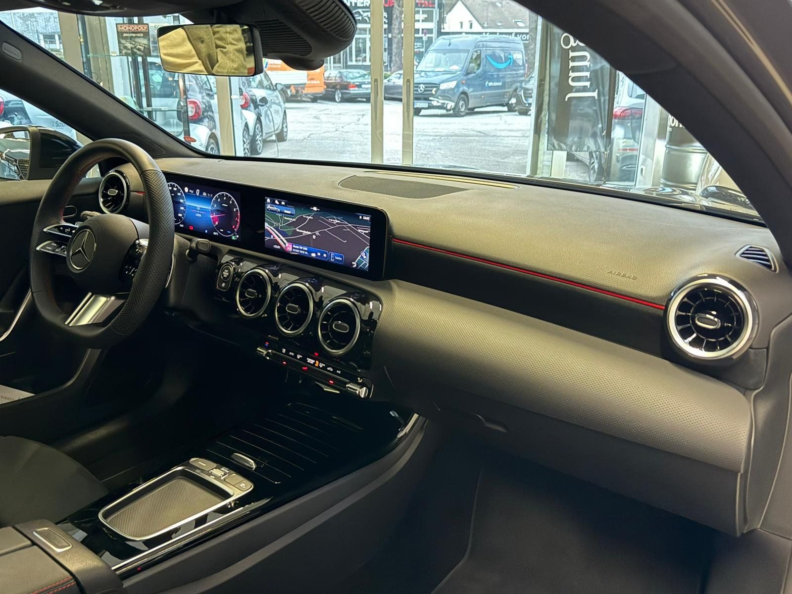 Fahrzeugabbildung Mercedes-Benz A 200 AMG+PANO+DISTR+AHK+MBEAM+NIGHT+360°+TOTW.