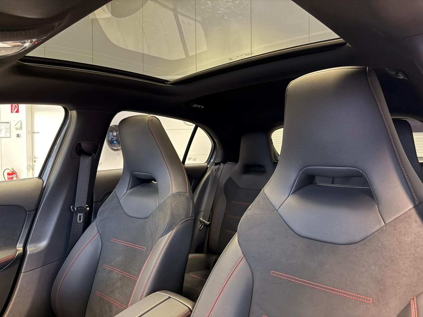 Fahrzeugabbildung Mercedes-Benz A 200 AMG+PANO+DISTR+AHK+MBEAM+NIGHT+360°+TOTW.