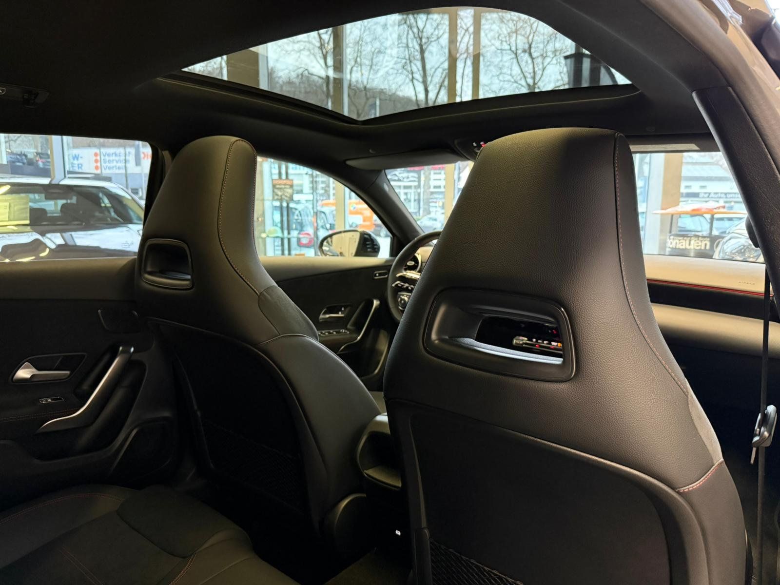 Fahrzeugabbildung Mercedes-Benz A 200 AMG+PANO+DISTR+AHK+MBEAM+NIGHT+360°+TOTW.