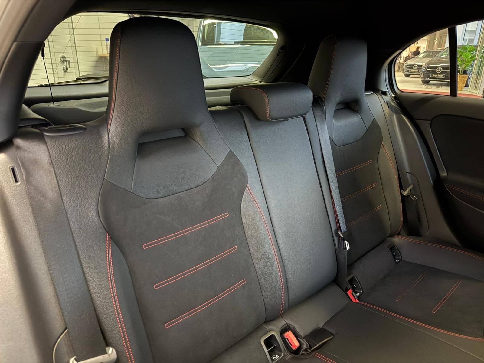 Fahrzeugabbildung Mercedes-Benz A 200 AMG+PANO+DISTR+AHK+MBEAM+NIGHT+360°+TOTW.