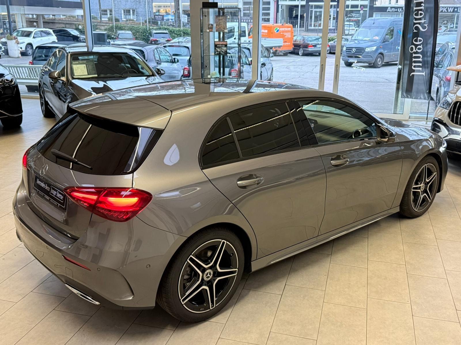 Fahrzeugabbildung Mercedes-Benz A 200 AMG+PANO+DISTR+AHK+MBEAM+NIGHT+360°+TOTW.