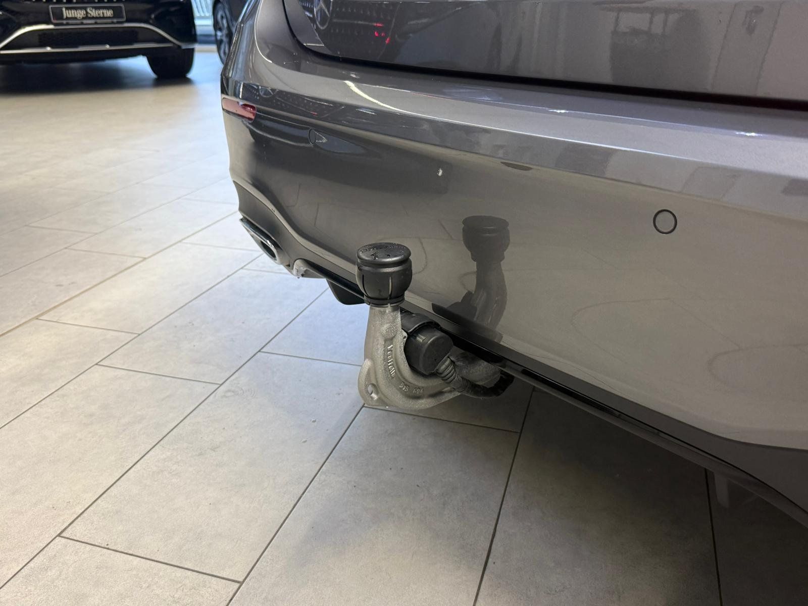 Fahrzeugabbildung Mercedes-Benz A 200 AMG+PANO+DISTR+AHK+MBEAM+NIGHT+360°+TOTW.