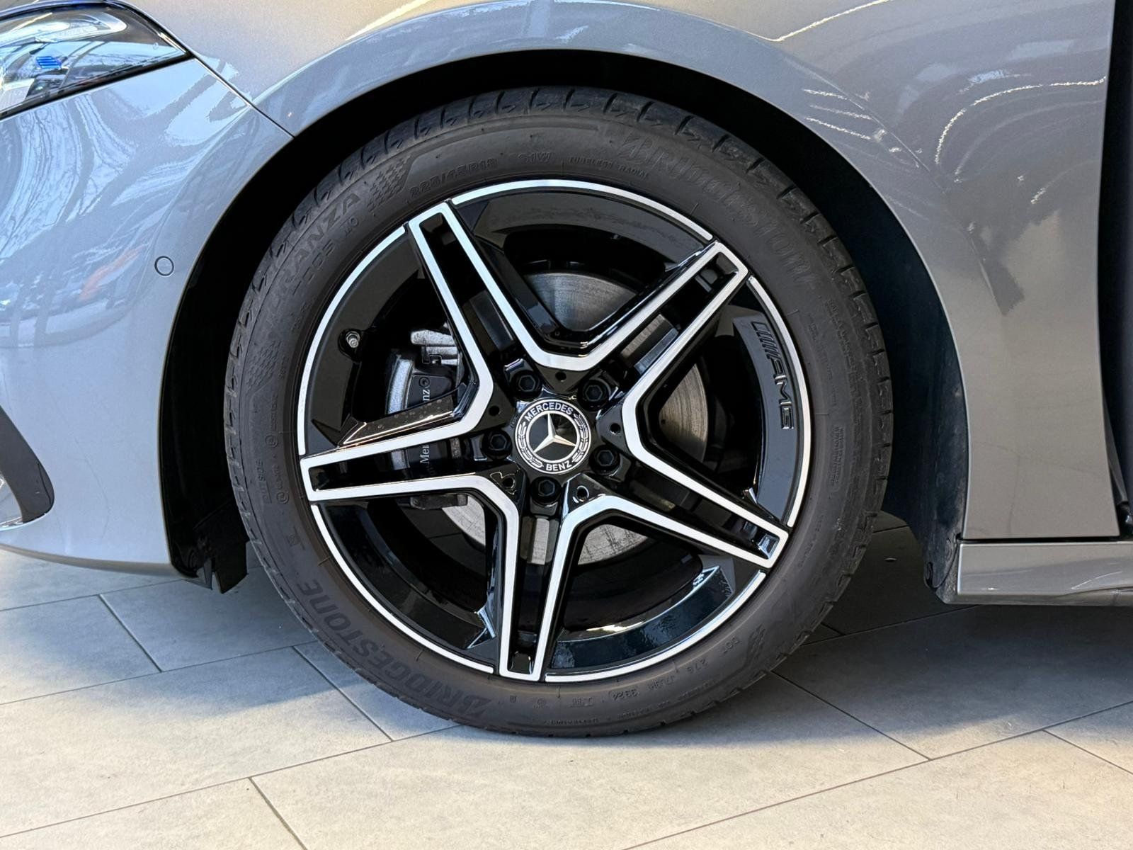 Fahrzeugabbildung Mercedes-Benz A 200 AMG+PANO+DISTR+AHK+MBEAM+NIGHT+360°+TOTW.