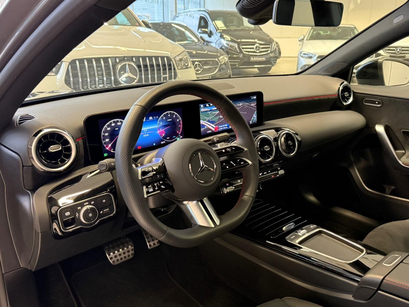 Fahrzeugabbildung Mercedes-Benz A 200 AMG+PANO+DISTR+AHK+MBEAM+NIGHT+360°+TOTW.