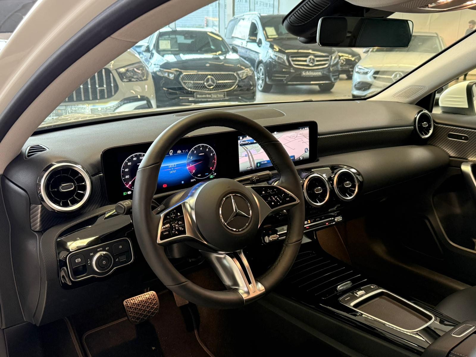 Fahrzeugabbildung Mercedes-Benz A 200 Progressive DISTR+MBEAM+AHK+360°+TOTW+DAB