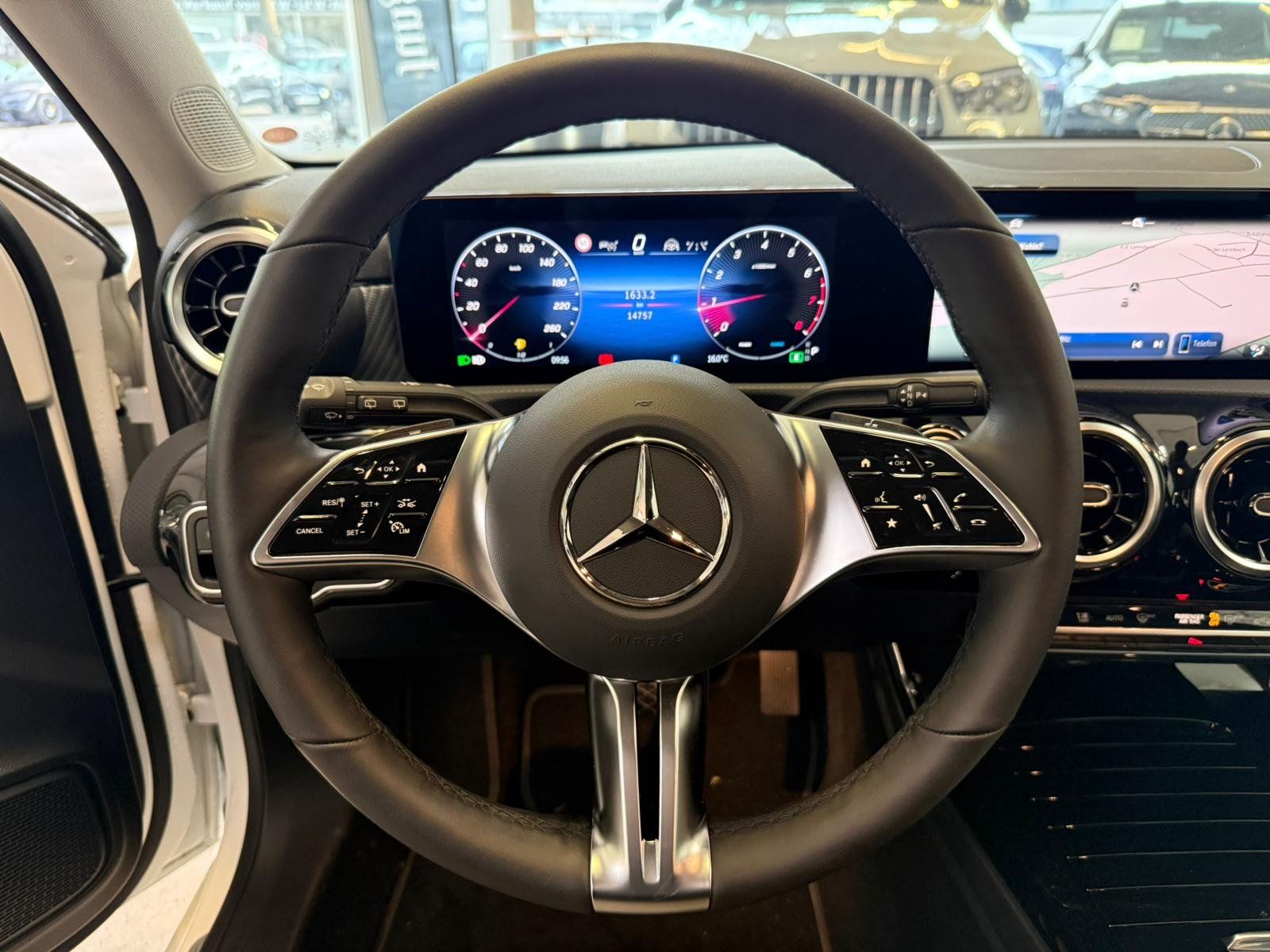 Fahrzeugabbildung Mercedes-Benz A 200 Progressive DISTR+MBEAM+AHK+360°+TOTW+DAB