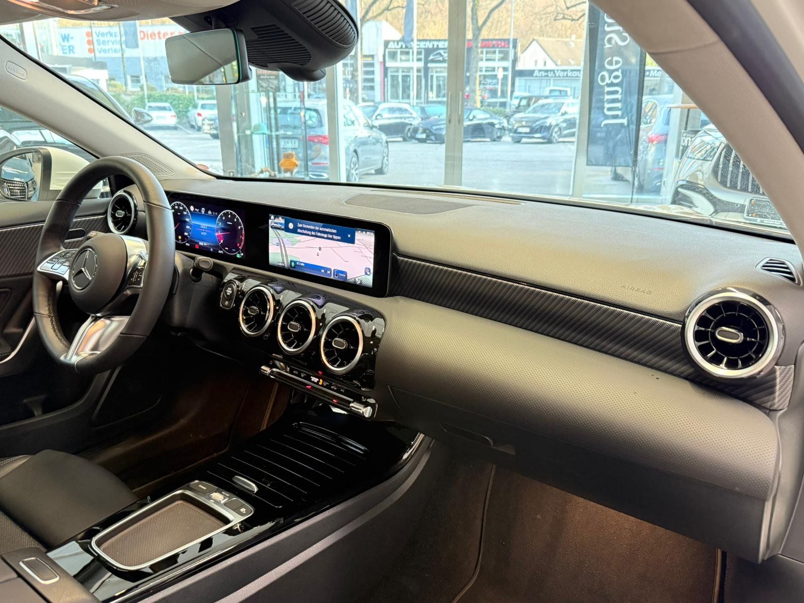 Fahrzeugabbildung Mercedes-Benz A 200 Progressive DISTR+MBEAM+AHK+360°+TOTW+DAB