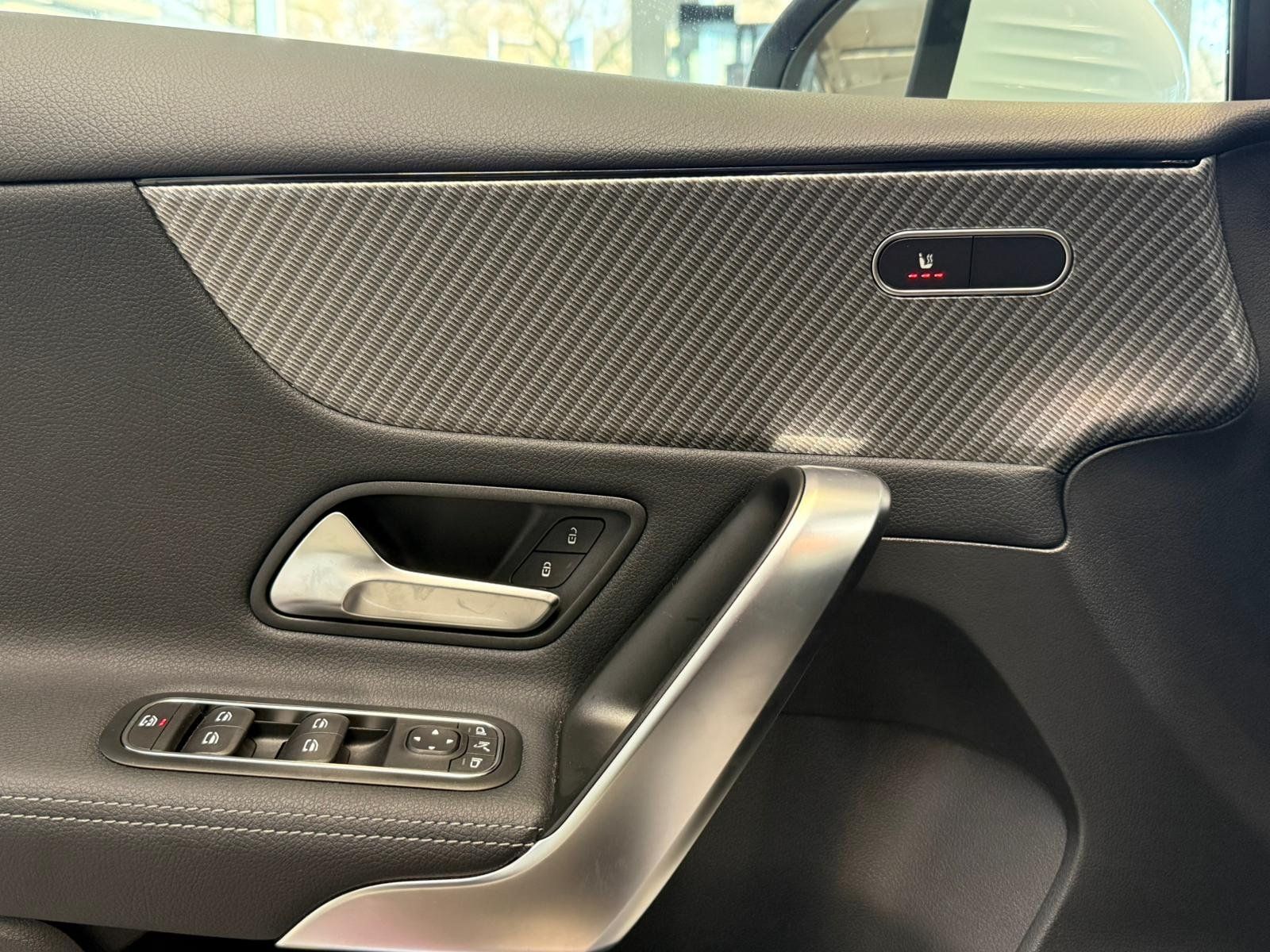 Fahrzeugabbildung Mercedes-Benz A 200 Progressive DISTR+MBEAM+AHK+360°+TOTW+DAB