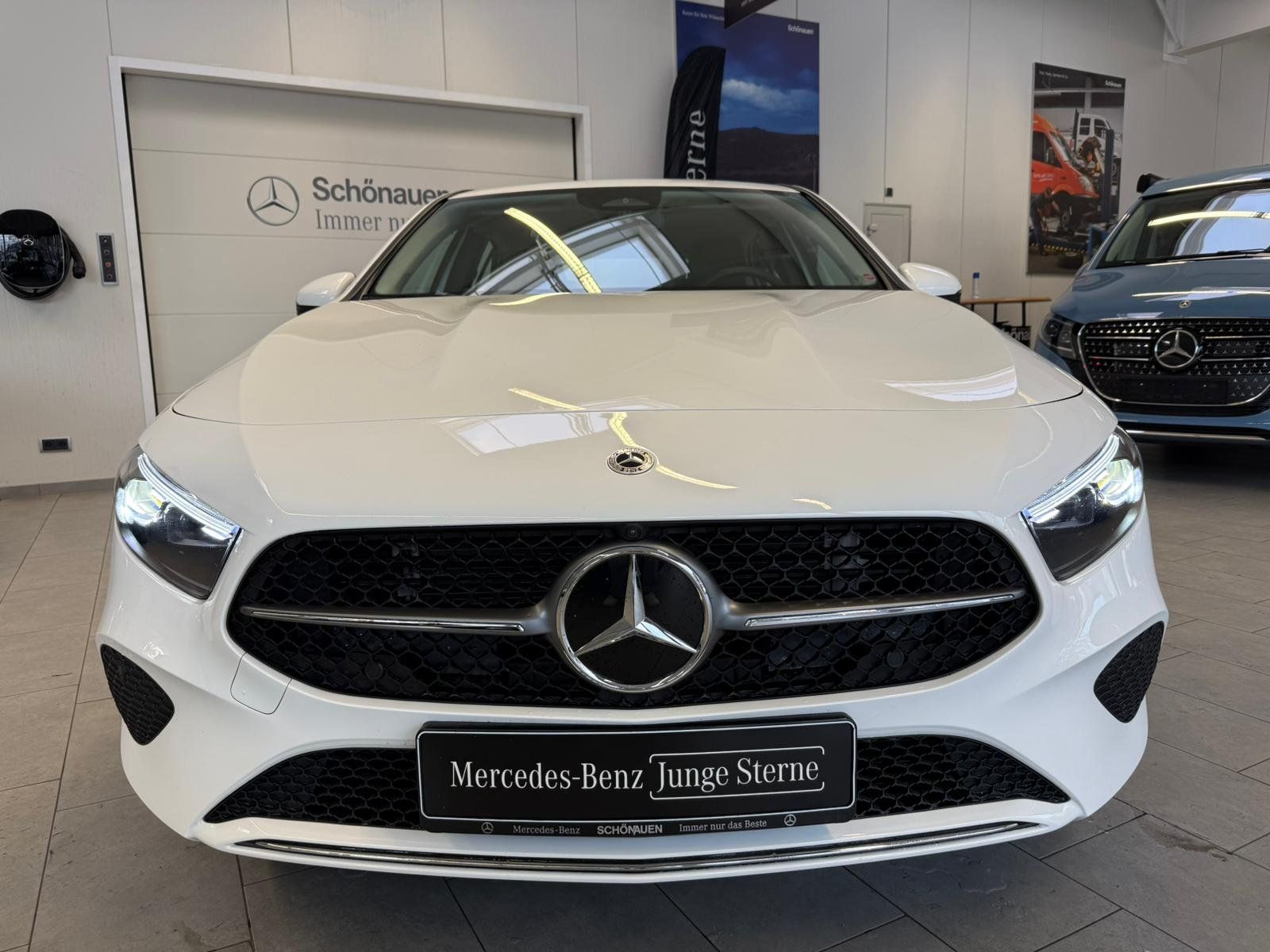 Fahrzeugabbildung Mercedes-Benz A 200 Progressive DISTR+MBEAM+AHK+360°+TOTW+DAB