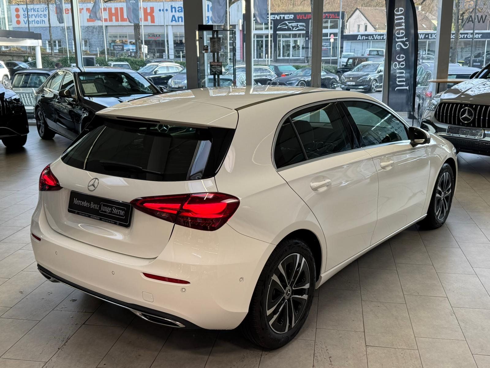 Fahrzeugabbildung Mercedes-Benz A 200 Progressive DISTR+MBEAM+AHK+360°+TOTW+DAB