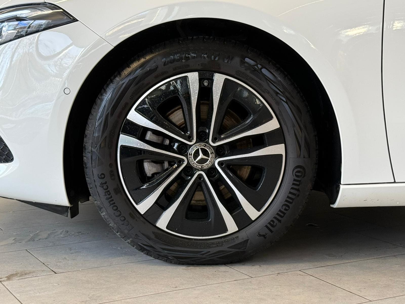 Fahrzeugabbildung Mercedes-Benz A 200 Progressive DISTR+MBEAM+AHK+360°+TOTW+DAB