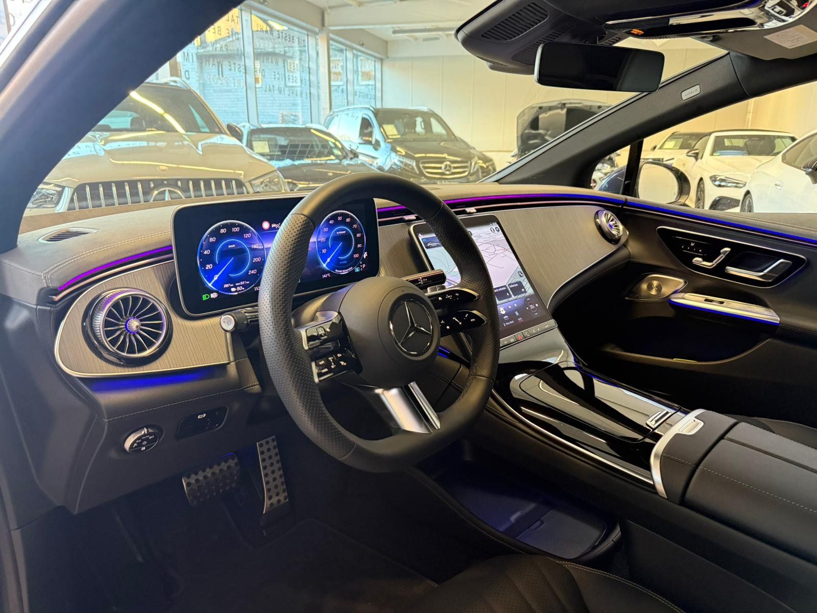 Fahrzeugabbildung Mercedes-Benz EQE 300 AMG+AIRMATIC+DISTR+BURM+AHK+MEMORY+360°