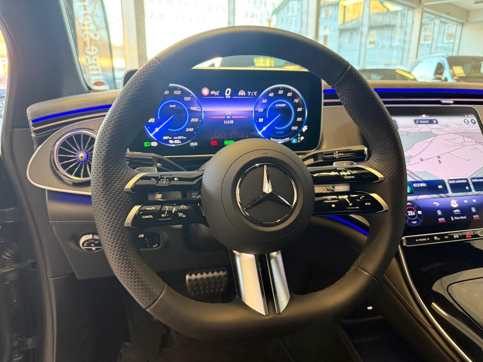 Fahrzeugabbildung Mercedes-Benz EQE 300 AMG+AIRMATIC+DISTR+BURM+AHK+MEMORY+360°