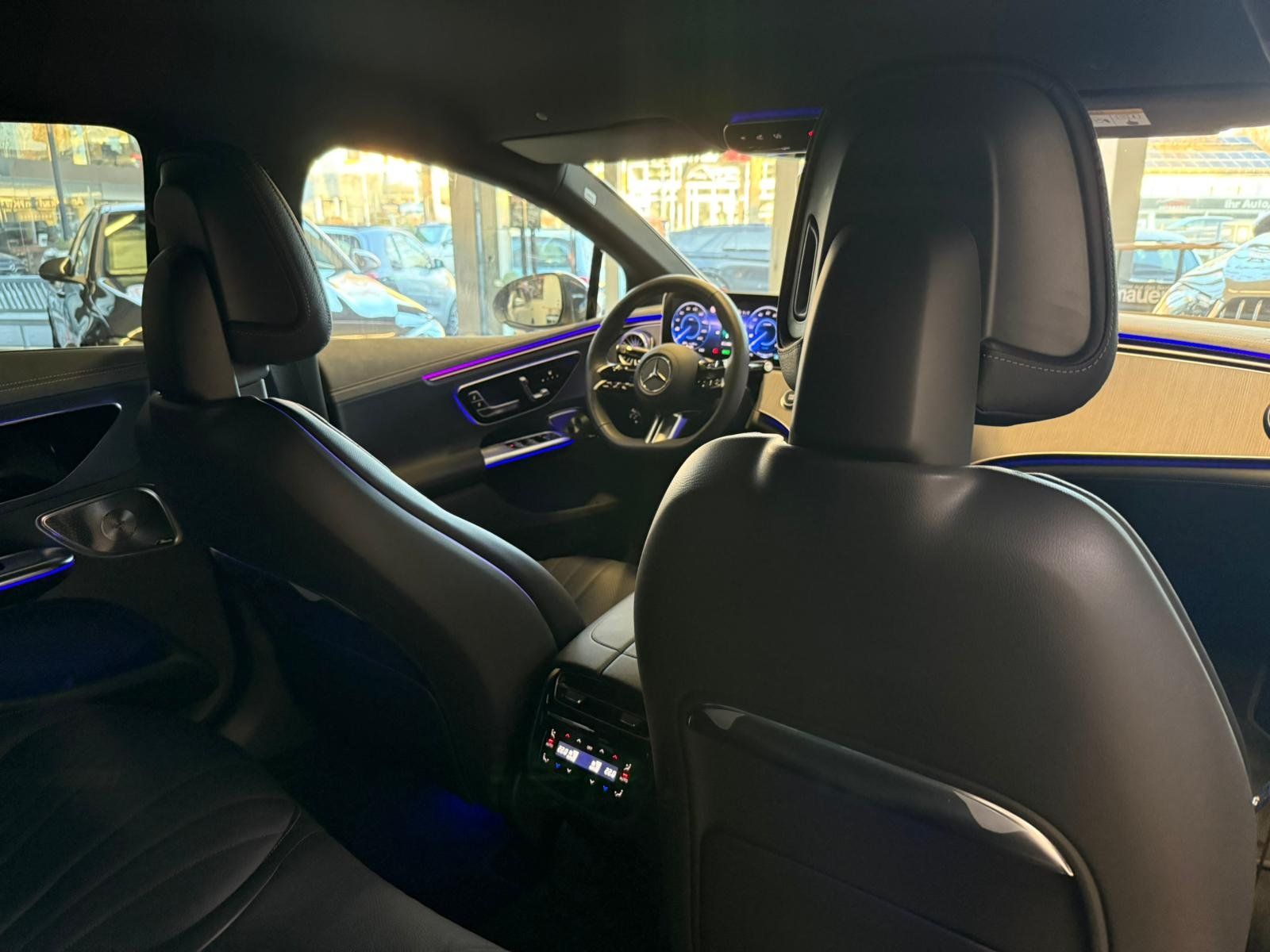 Fahrzeugabbildung Mercedes-Benz EQE 300 AMG+AIRMATIC+DISTR+BURM+AHK+MEMORY+360°