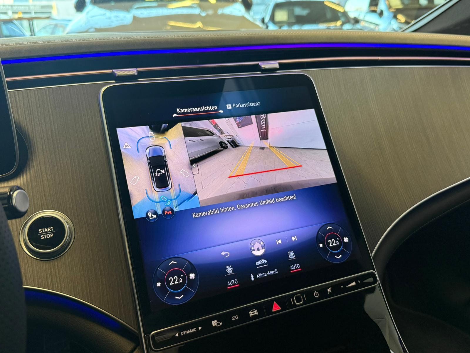 Fahrzeugabbildung Mercedes-Benz EQE 300 AMG+AIRMATIC+DISTR+BURM+AHK+MEMORY+360°