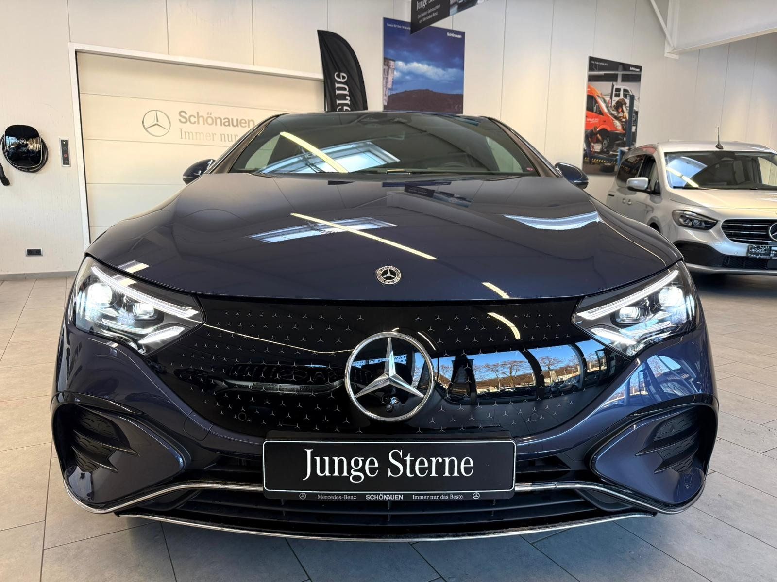 Fahrzeugabbildung Mercedes-Benz EQE 300 AMG+AIRMATIC+DISTR+BURM+AHK+MEMORY+360°