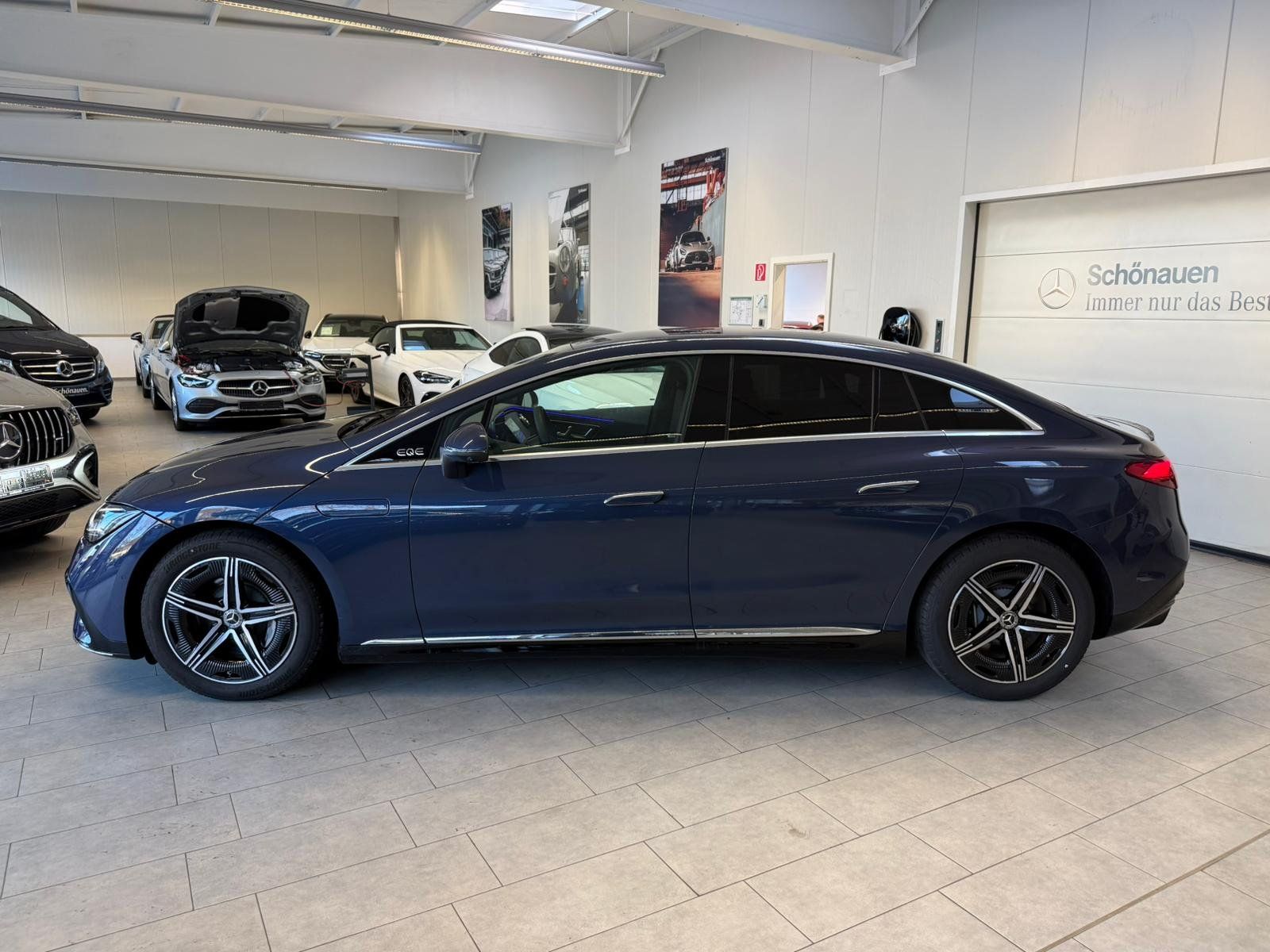 Fahrzeugabbildung Mercedes-Benz EQE 300 AMG+AIRMATIC+DISTR+BURM+AHK+MEMORY+360°