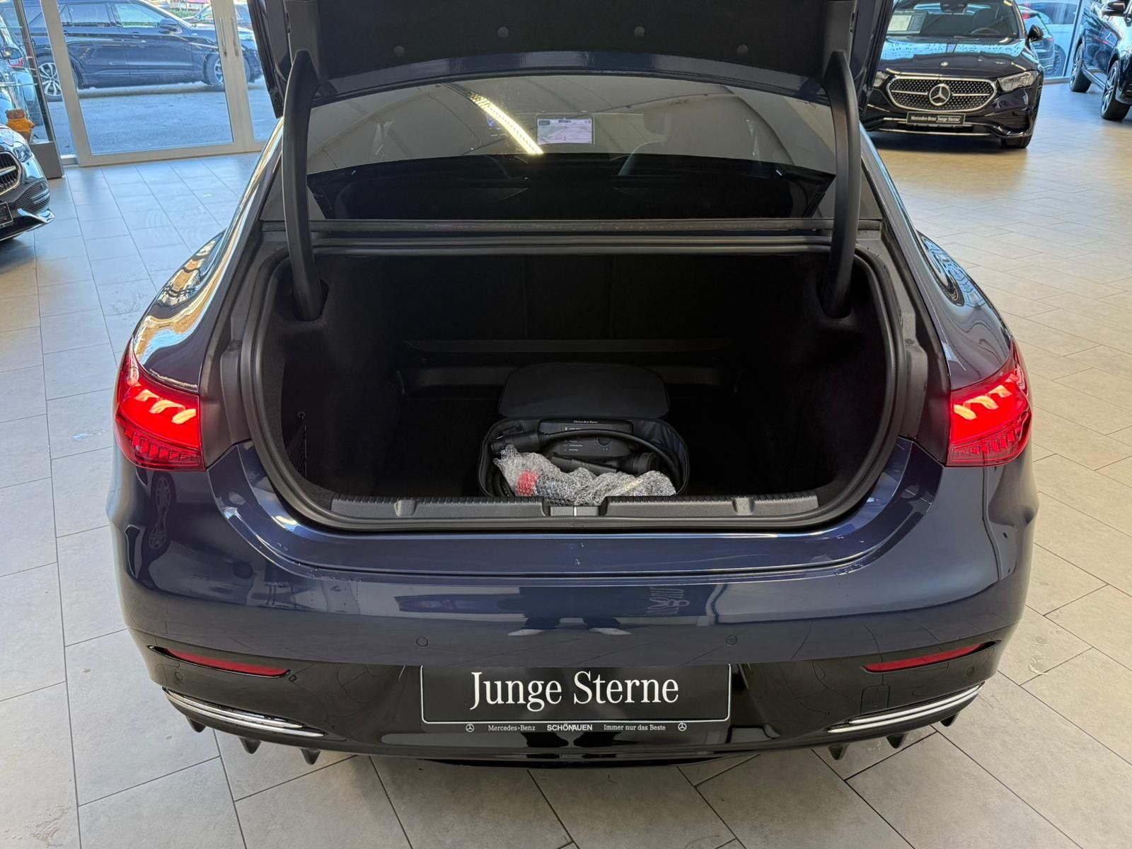 Fahrzeugabbildung Mercedes-Benz EQE 300 AMG+AIRMATIC+DISTR+BURM+AHK+MEMORY+360°