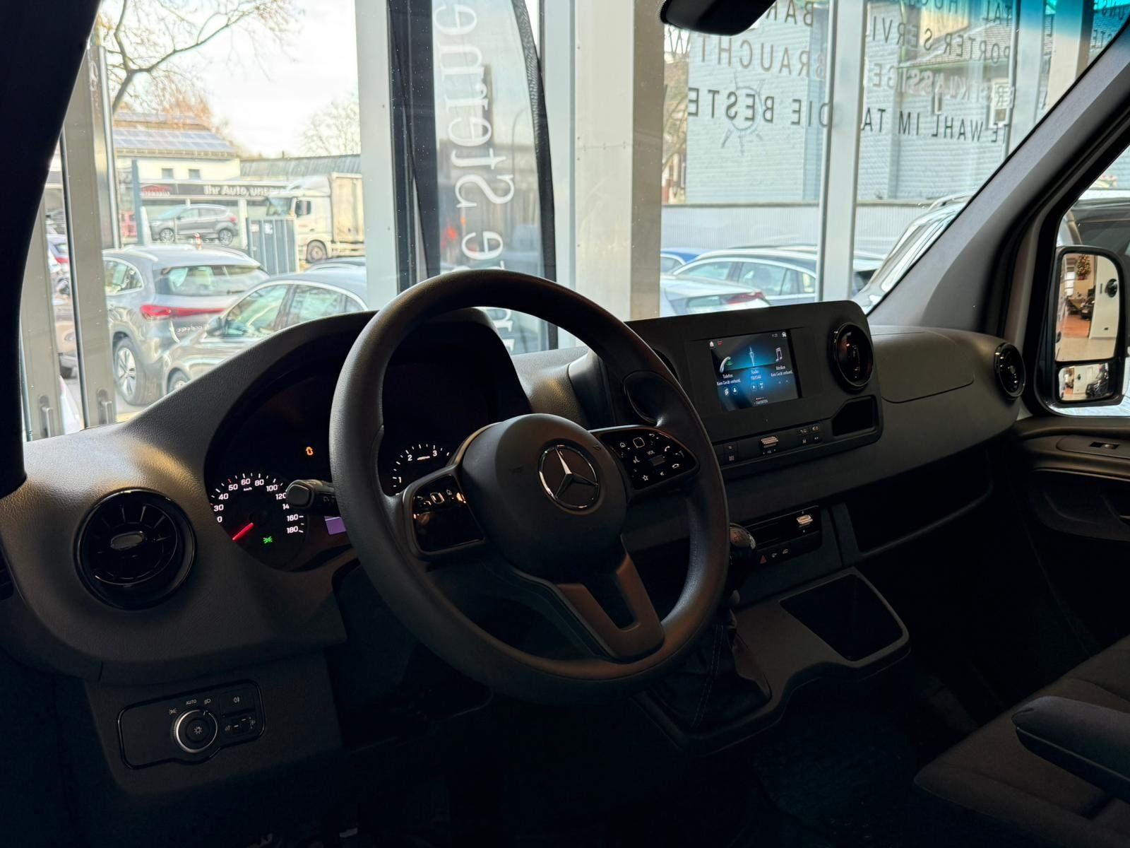 Fahrzeugabbildung Mercedes-Benz Sprinter 311 KA Hoch Standard+L2H2 +RWD+MBUX