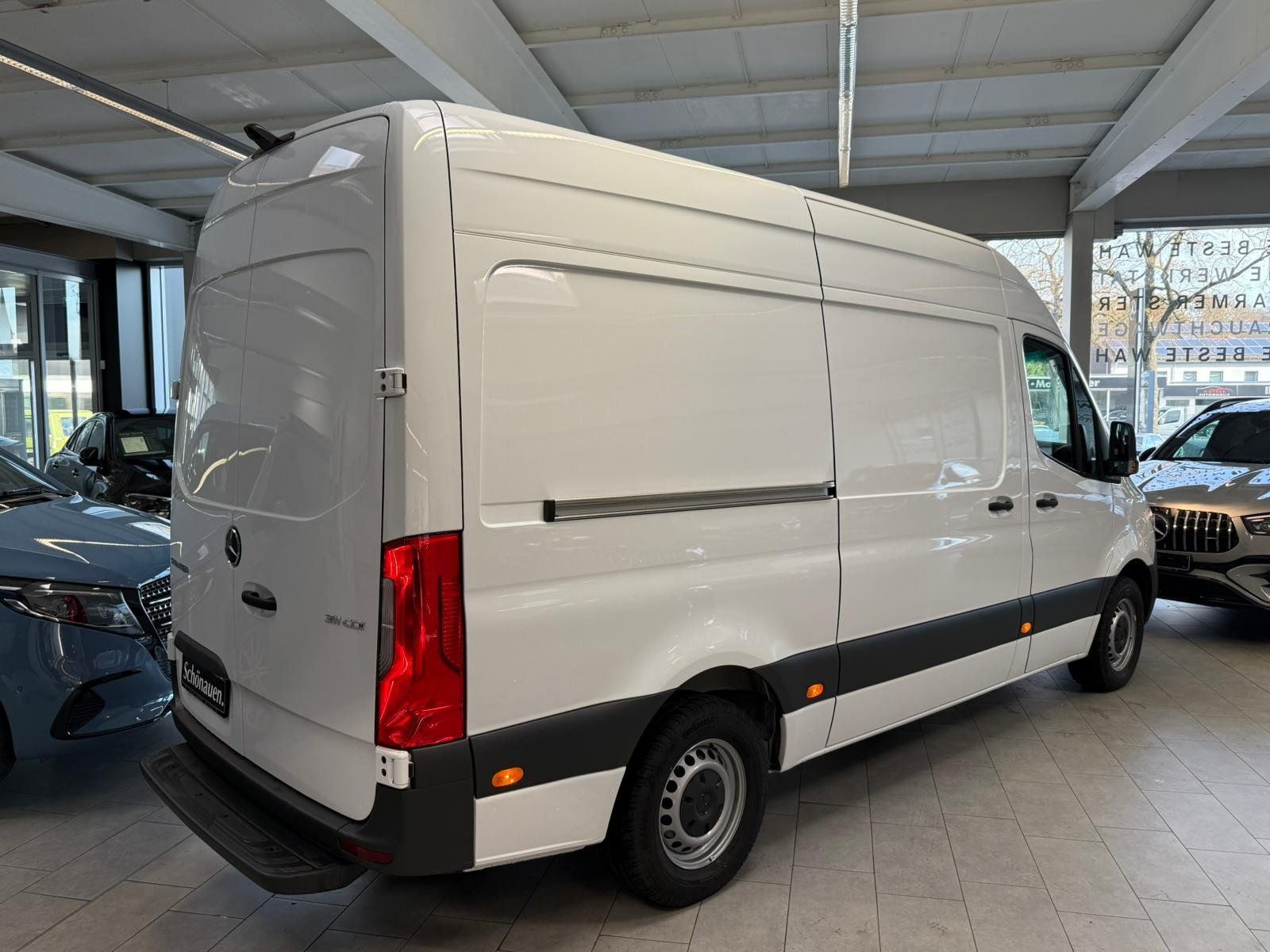 Fahrzeugabbildung Mercedes-Benz Sprinter 311 KA Hoch Standard+L2H2 +RWD+MBUX