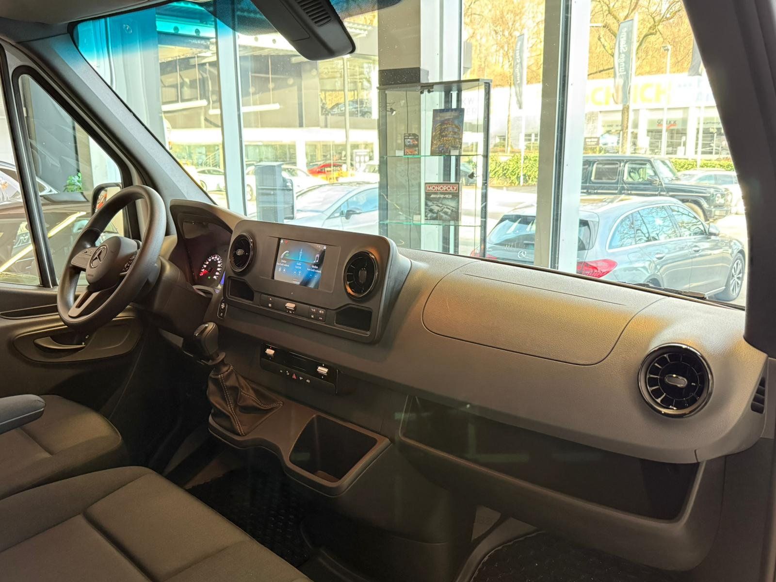 Fahrzeugabbildung Mercedes-Benz Sprinter 311 KA Hoch Standard+L2H2 +RWD+MBUX