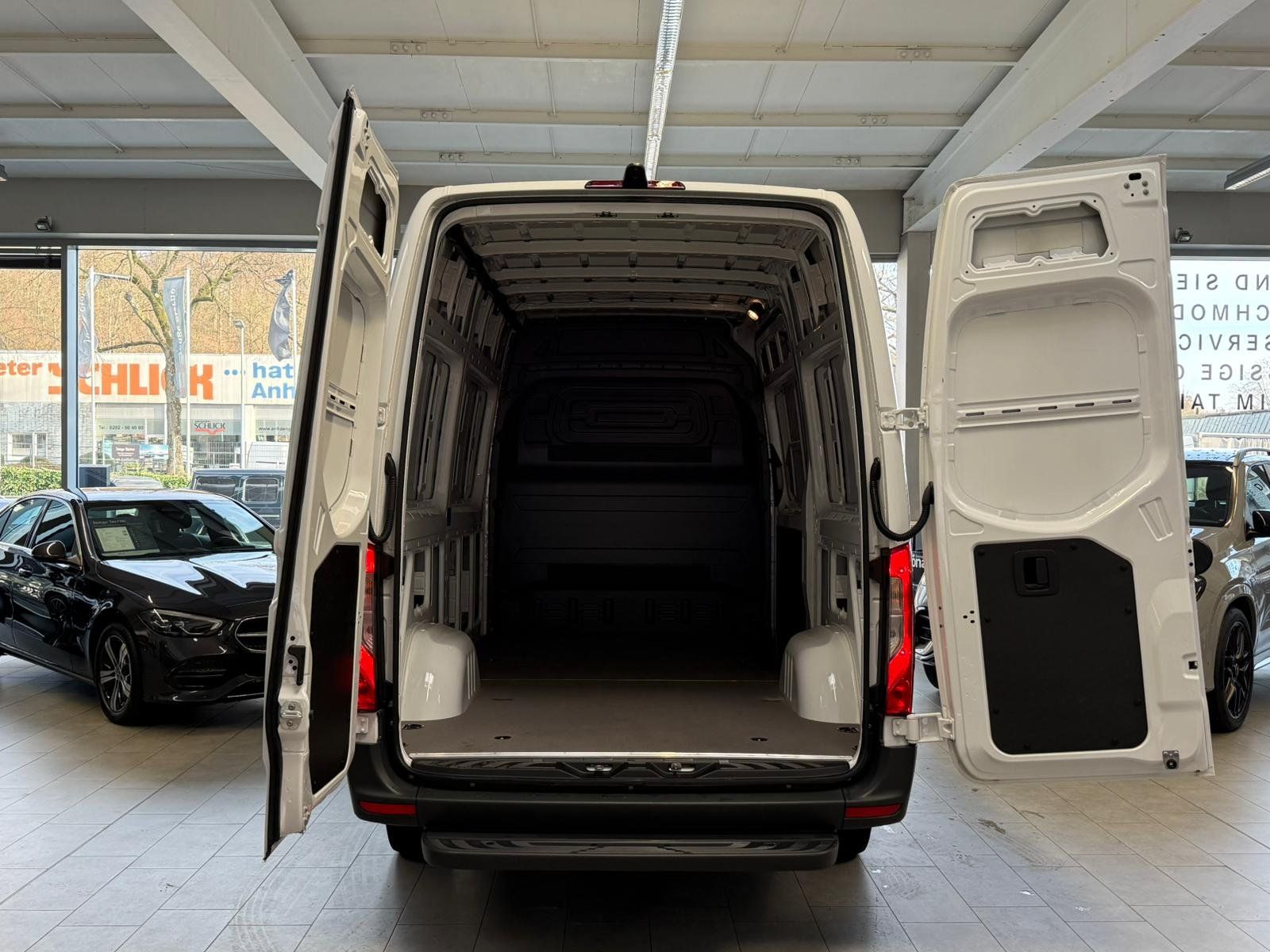 Fahrzeugabbildung Mercedes-Benz Sprinter 311 KA Hoch Standard+L2H2 +RWD+MBUX