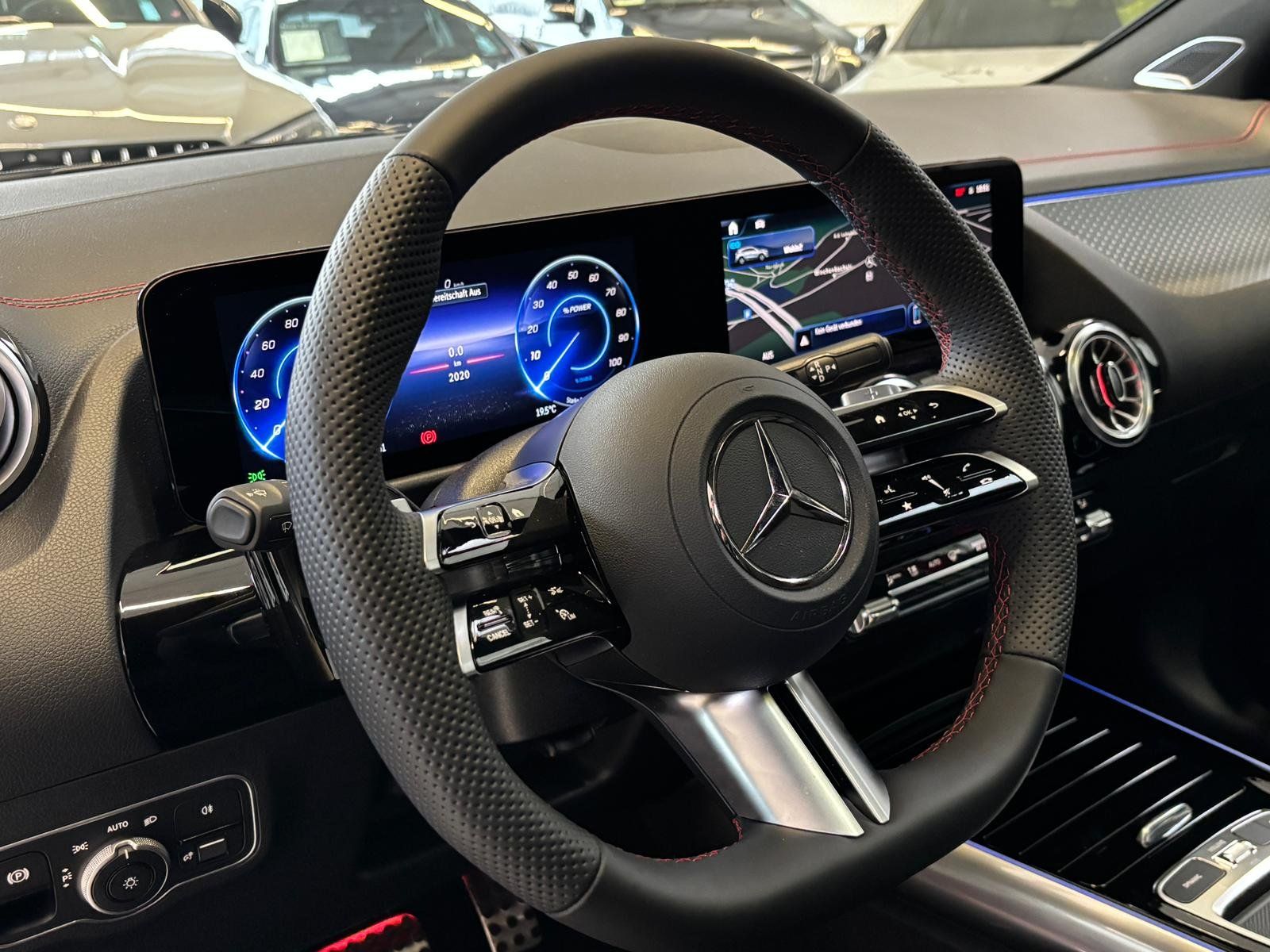 Fahrzeugabbildung Mercedes-Benz EQA 350 4M AMG+PANO+BURM+KAMERA+LED+TOTW+CARPLAY