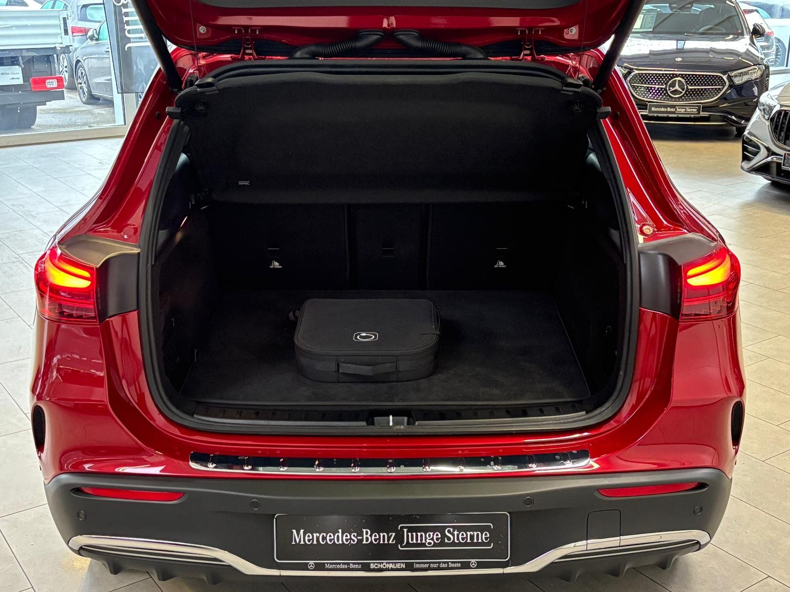 Fahrzeugabbildung Mercedes-Benz EQA 350 4M AMG+PANO+BURM+KAMERA+LED+TOTW+CARPLAY