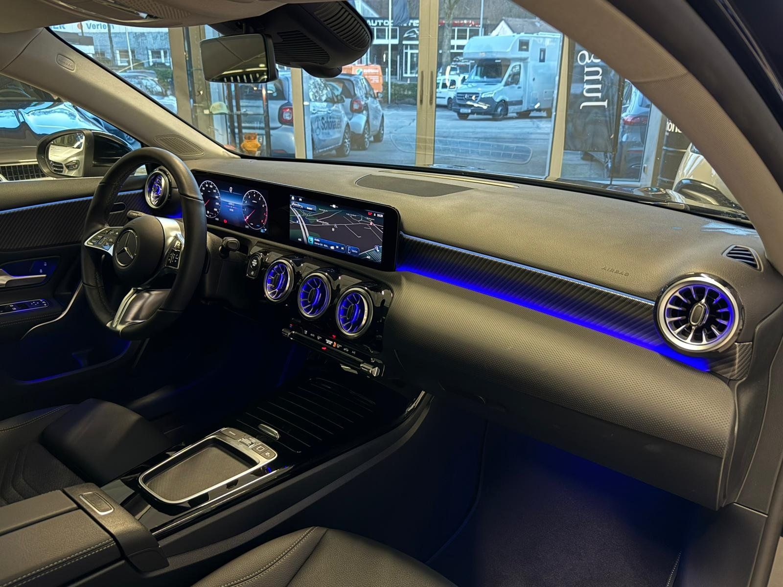 Fahrzeugabbildung Mercedes-Benz A 200 Progressive DISTR+MBEAM+360°+KEYLESS+TOTW.