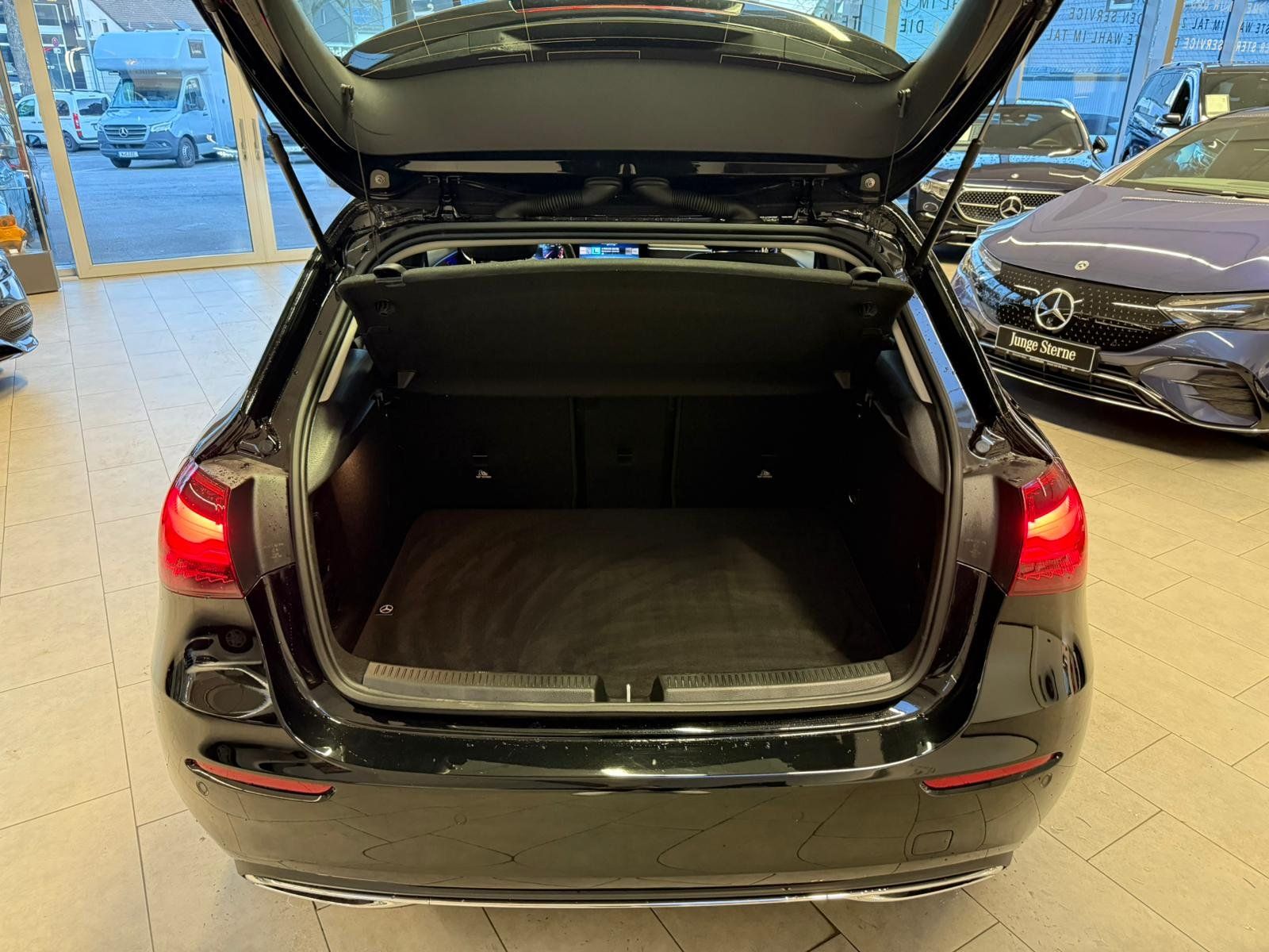 Fahrzeugabbildung Mercedes-Benz A 200 Progressive DISTR+MBEAM+360°+KEYLESS+TOTW.