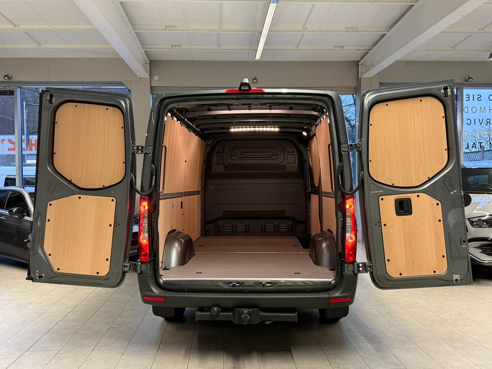 Fahrzeugabbildung Mercedes-Benz Sprinter 315 CDI KA Standard AHK 3,5t+HOLZ+KLIMA