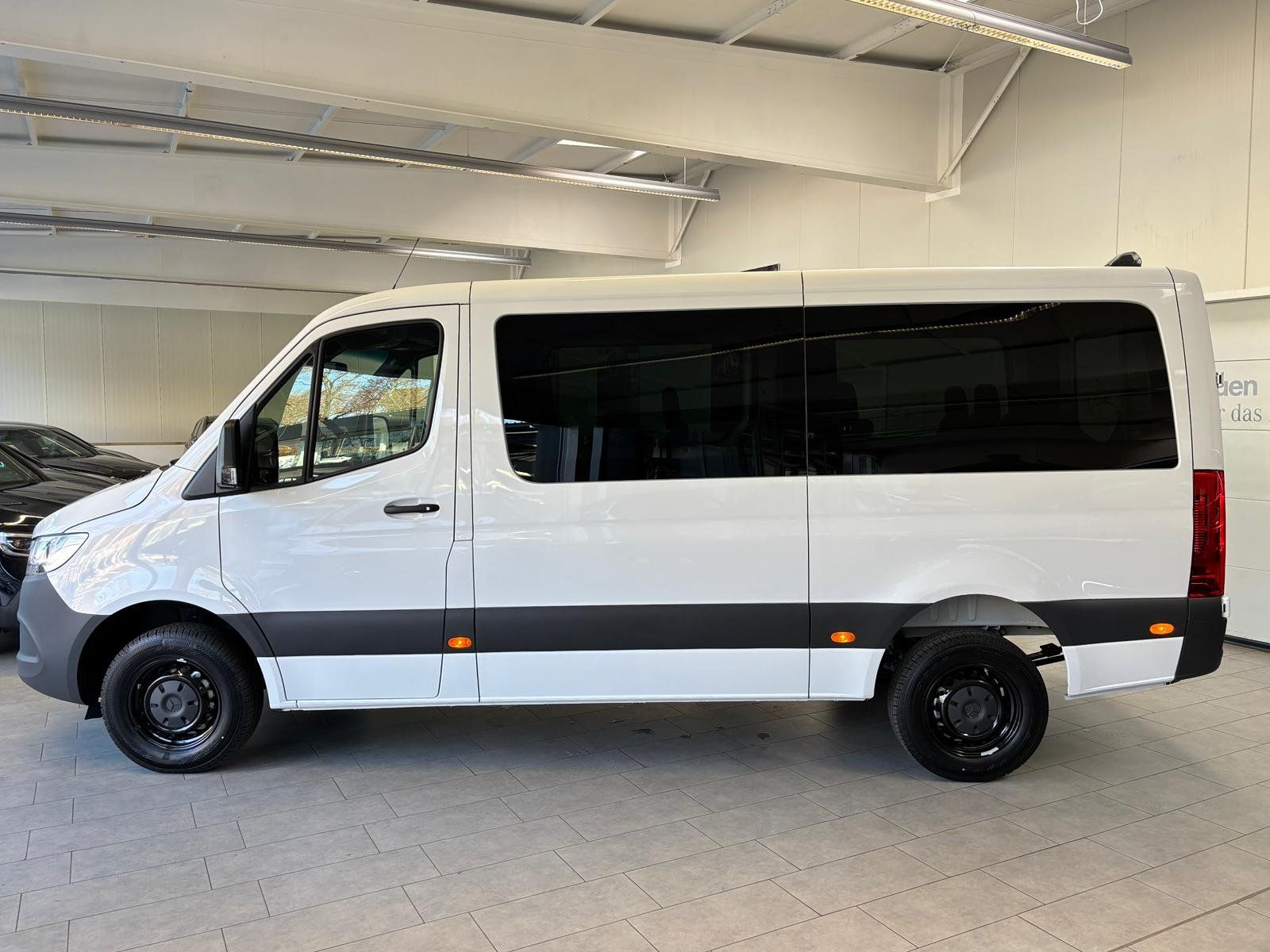 Fahrzeugabbildung Mercedes-Benz Sprinter 217 CDI Tourer MOPF+MBUX+CARPLAY+2/2/3