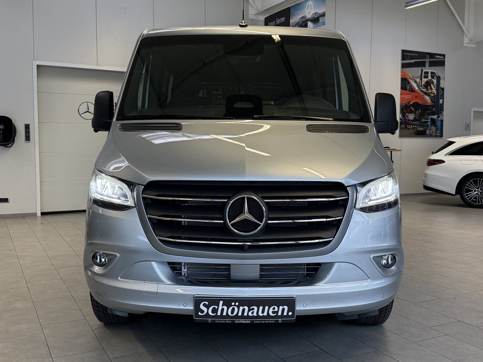 Fahrzeugabbildung Mercedes-Benz Sprinter 319 CDI Tourer SELECT STDHZ+LED+DISTRO