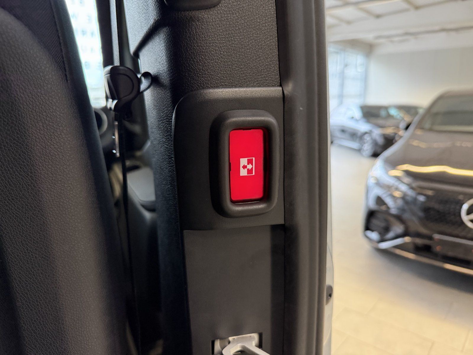 Fahrzeugabbildung Mercedes-Benz Sprinter 319 CDI Tourer SELECT STDHZ+LED+DISTRO