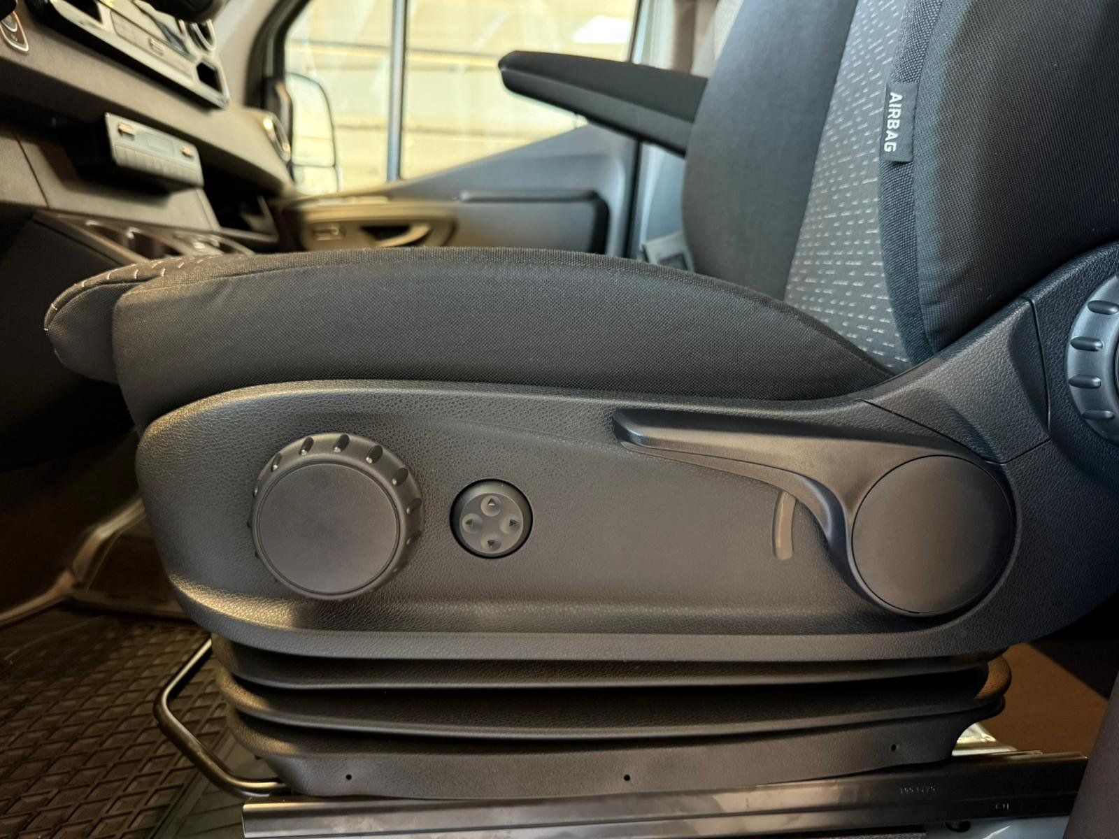 Fahrzeugabbildung Mercedes-Benz Sprinter 317 CDI Tourer PRO LED+AHK3,5+E-SCHIEBE