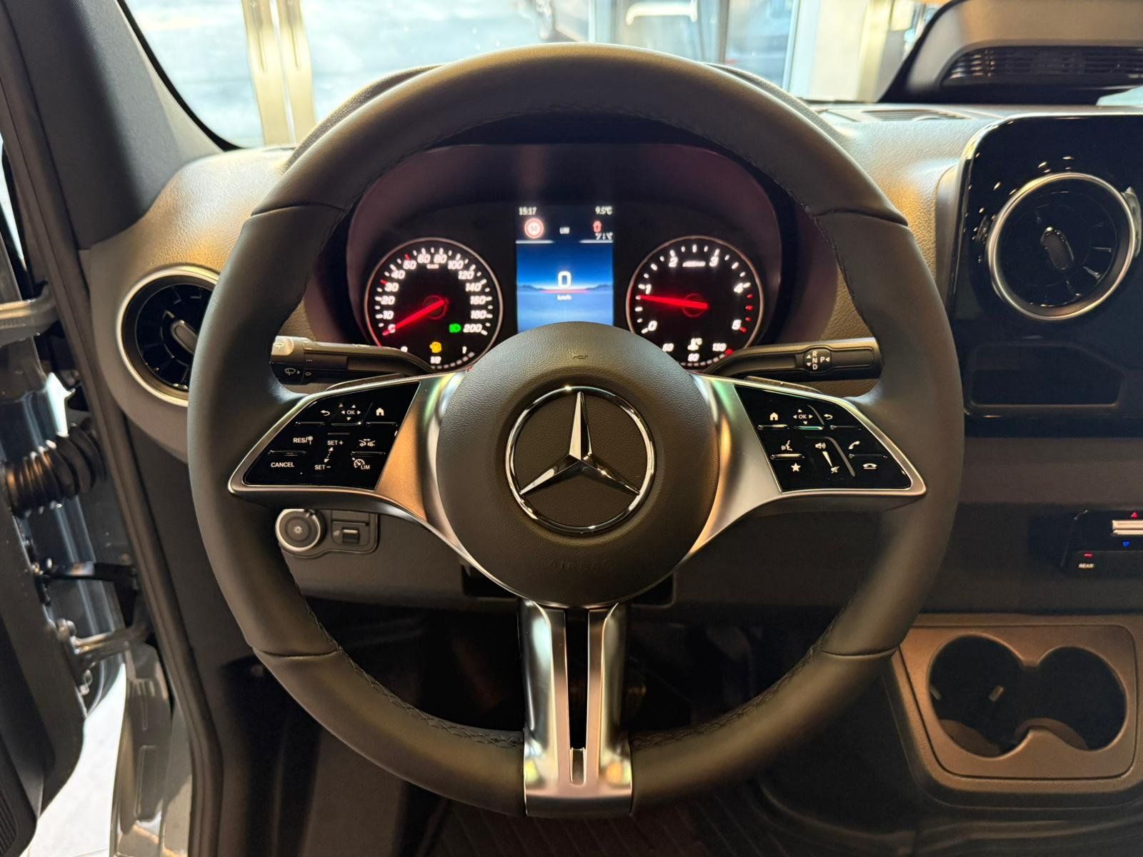 Fahrzeugabbildung Mercedes-Benz Sprinter 317 CDI Tourer PRO LED+AHK3,5+E-SCHIEBE