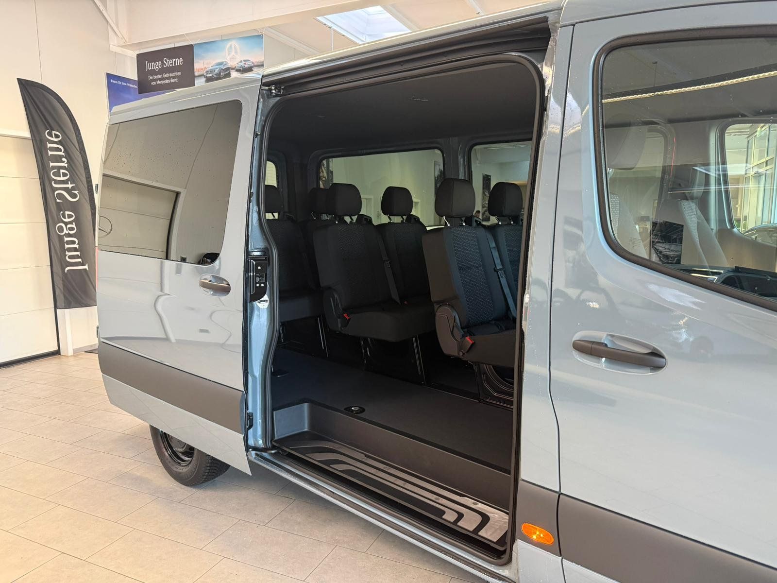 Fahrzeugabbildung Mercedes-Benz Sprinter 317 CDI Tourer PRO LED+AHK3,5+E-SCHIEBE