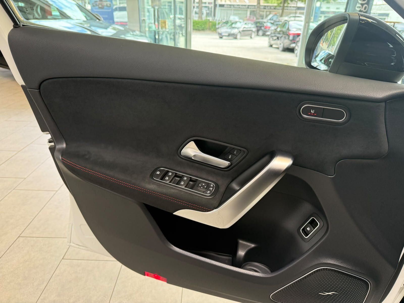 Fahrzeugabbildung Mercedes-Benz A 250e AMG+BURMES+NIGHT+KAMERA+LED+KEYLESS+DAB