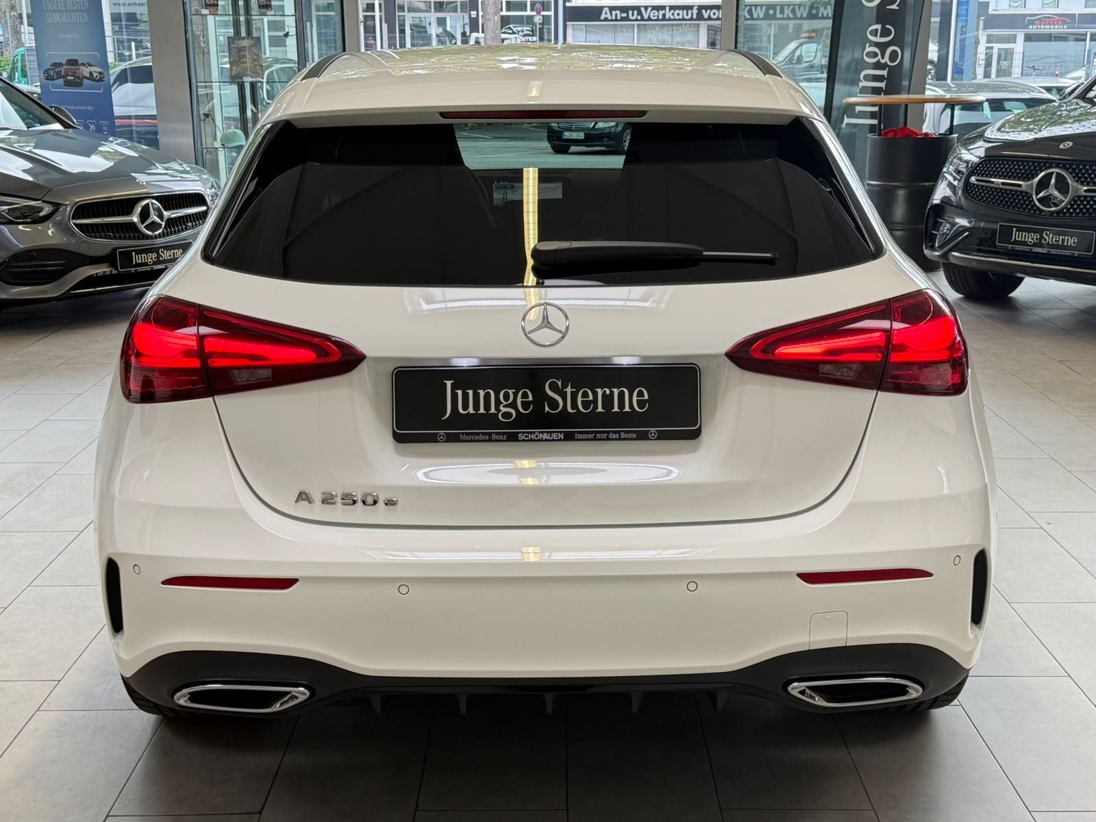 Fahrzeugabbildung Mercedes-Benz A 250e AMG+BURMES+NIGHT+KAMERA+LED+KEYLESS+DAB