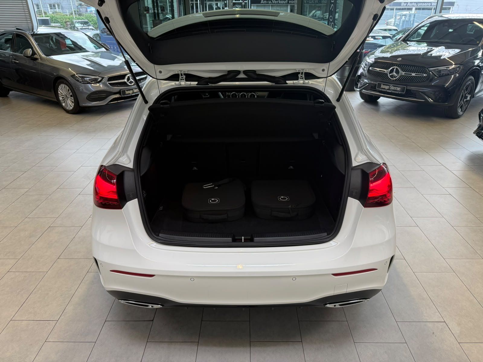 Fahrzeugabbildung Mercedes-Benz A 250e AMG+BURMES+NIGHT+KAMERA+LED+KEYLESS+DAB