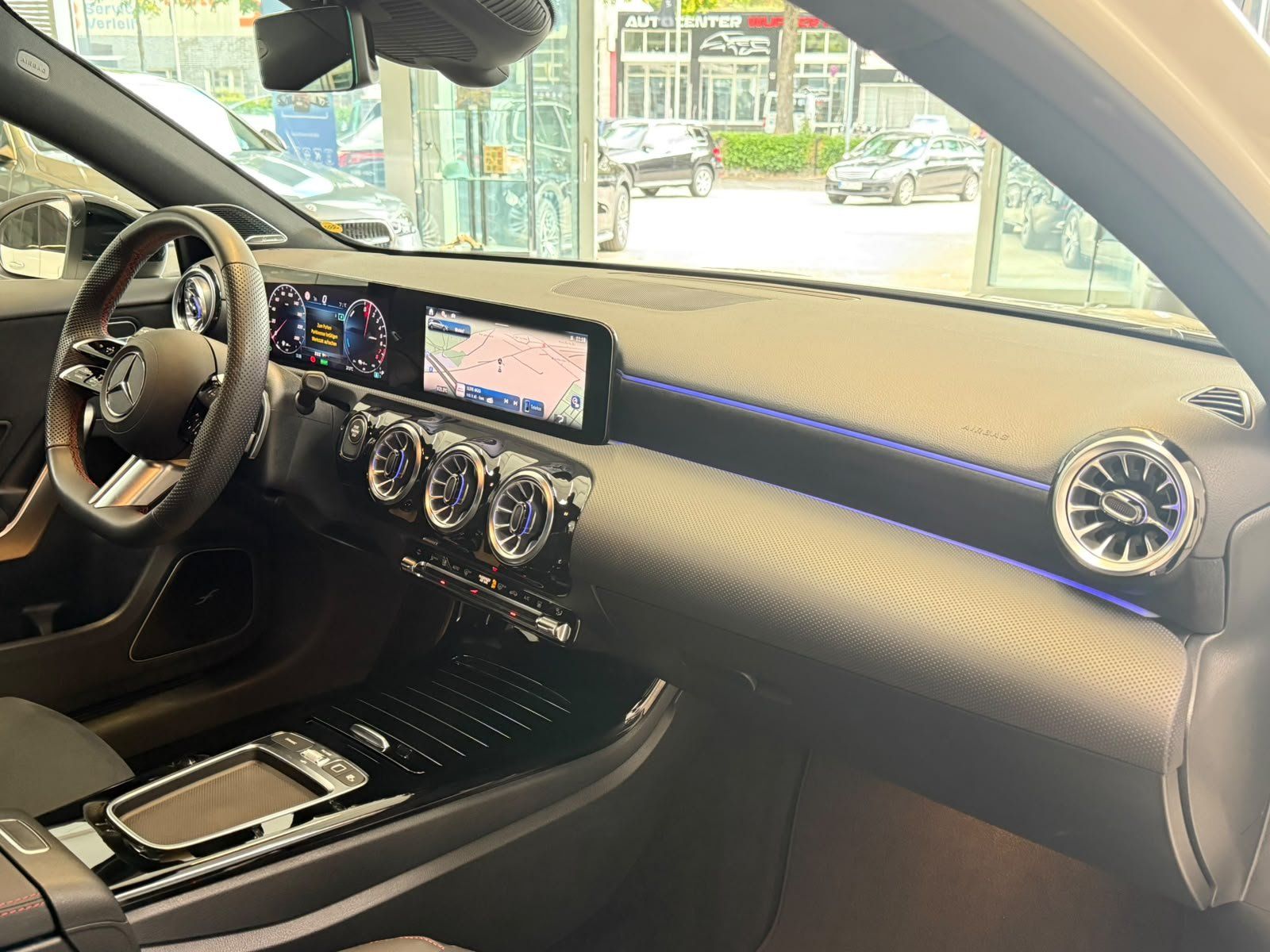Fahrzeugabbildung Mercedes-Benz A 250e AMG+BURMES+NIGHT+KAMERA+LED+KEYLESS+DAB