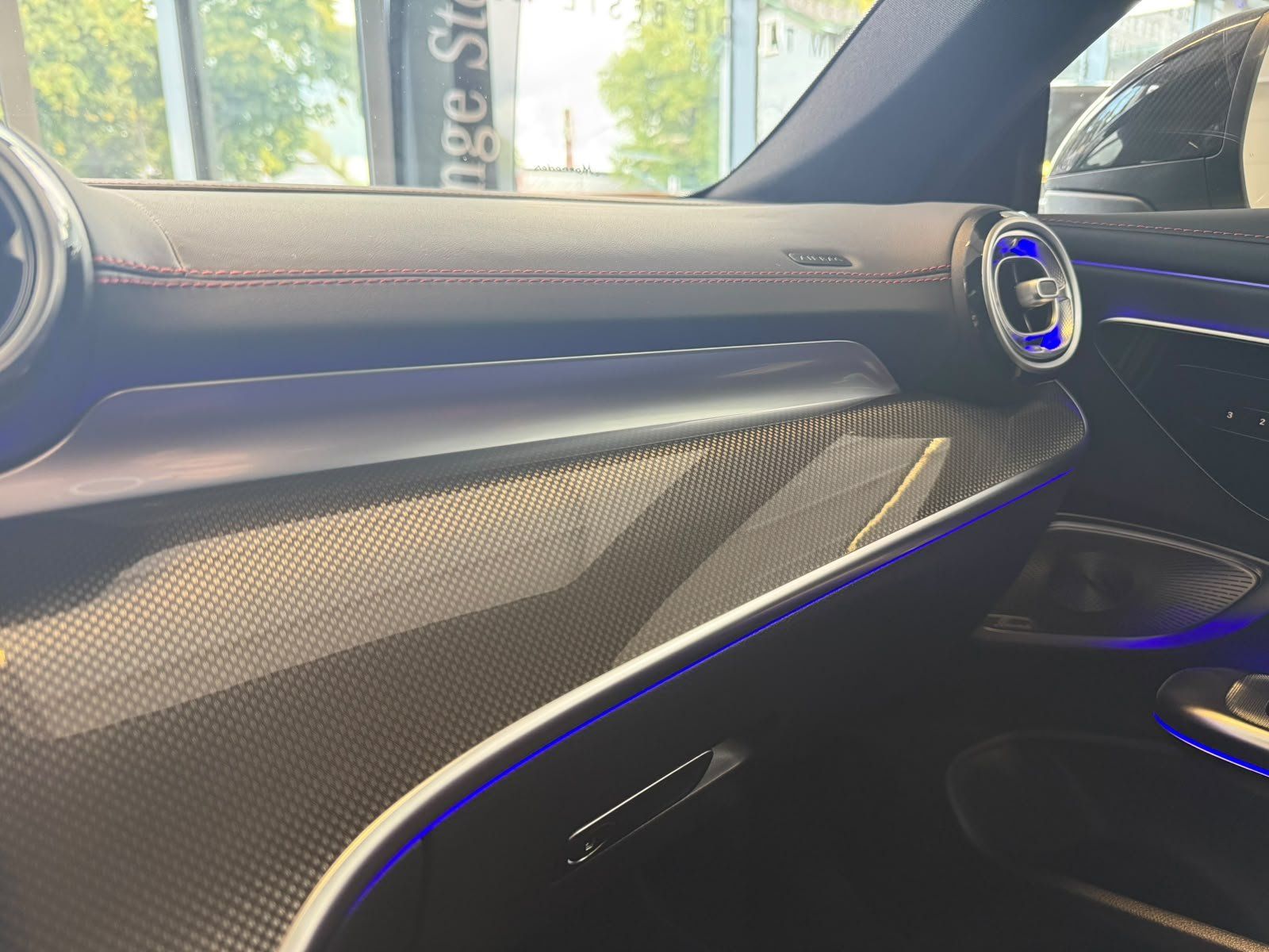 Fahrzeugabbildung Mercedes-Benz CLE 53 4M+ PERF+PANO+HUD+BURM+DISTR+MEMORY+360°
